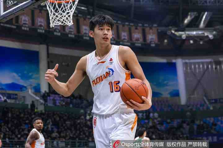 攻守兼备!状元杨曦皓半场4中4拿11分4板1帽 三分1中1